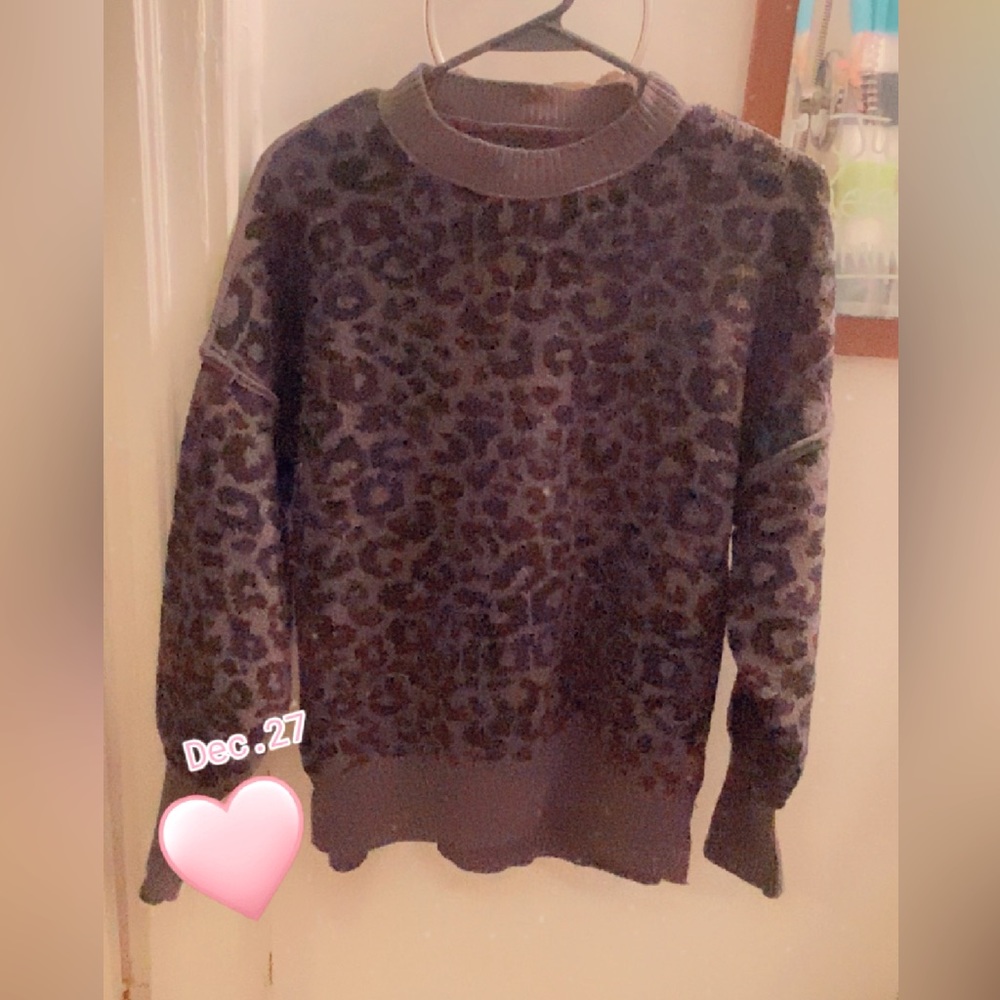 Pretty much brand new. Womens Abercrombie Sweater.